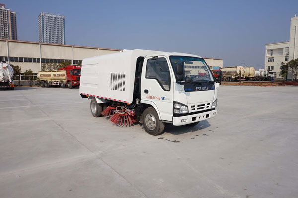 good price New Isuzu street cleaning truck, road sweeper truck for sale