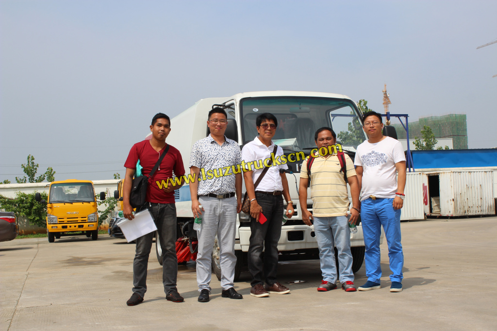 Филиппины водитель инспекции Isuzu дороги подметально грузовик