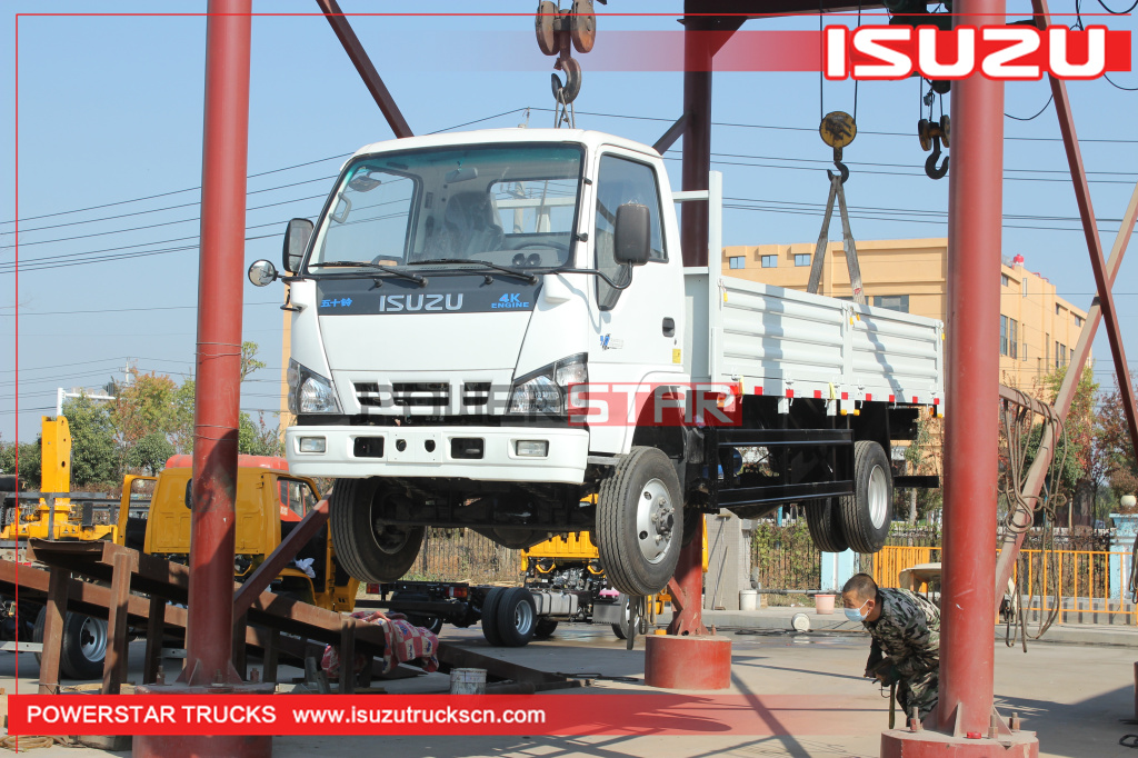 Филиппины - 3 шт. ISUZU NKR 600P 4x4 бортовые грузовые фургоны повышенной проходимости.