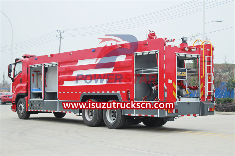 Пожарная машина Isuzu GIGA.