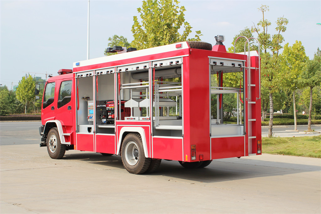 Спасательная пожарная машина Isuzu с лебедкой, краном и генератором