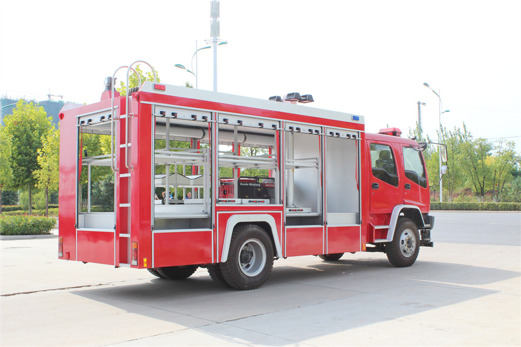 Спасательная пожарная машина Isuzu с лебедкой, краном и генератором