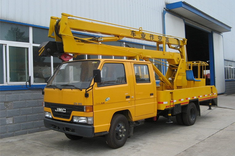 hydraulic lifting platform truck Isuzu telescopic platform truck.