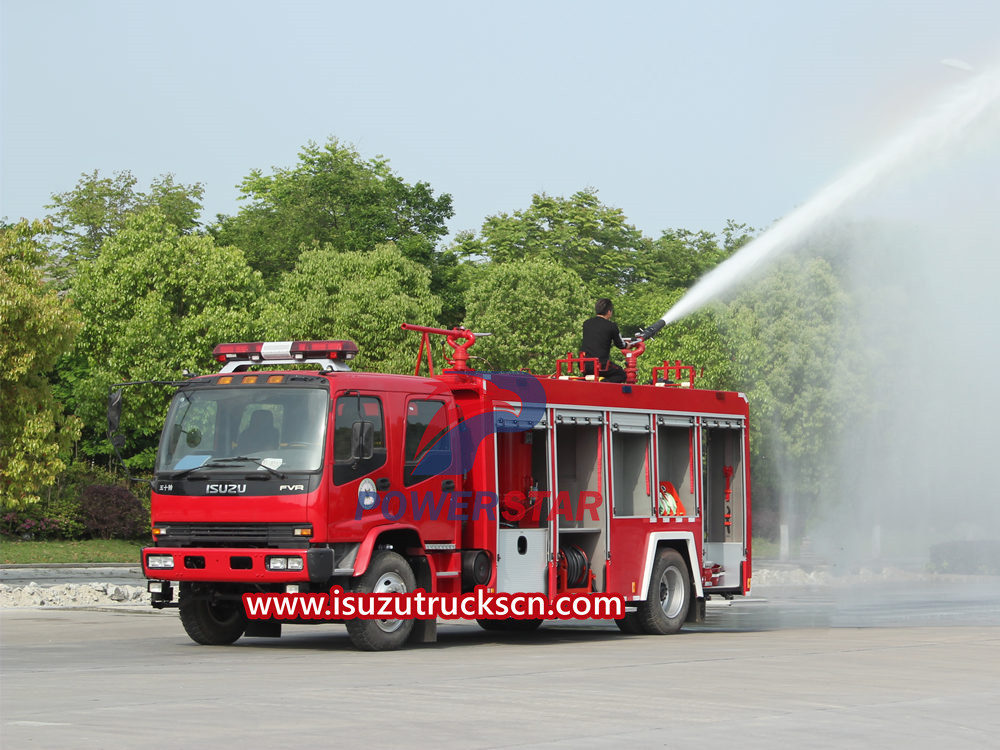 Общее представление о пожарной машине Isuzu
        